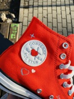 конверсы play A09117C с сердечком красные высокие купить в минске